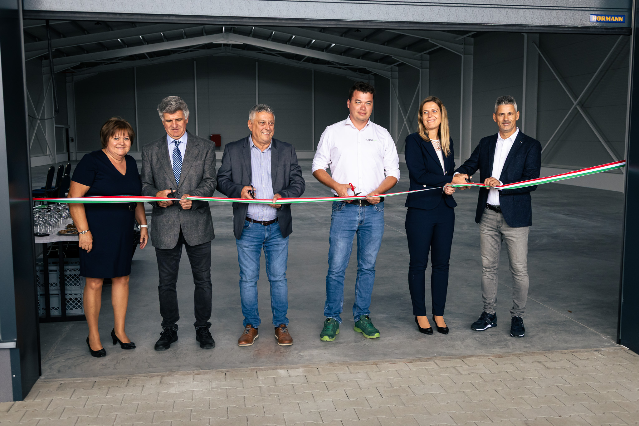 Építőipari kitekintő és közösségépítés a FEKI Kft. új raktárcsarnokában