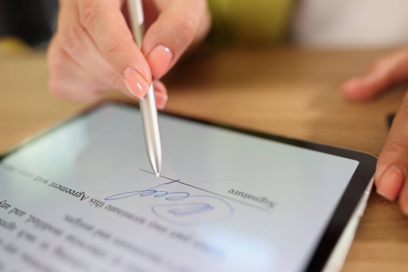 closeup-female-hand-signing-edocument-tablet-with-stylus-electronic-signature-modern.jpg