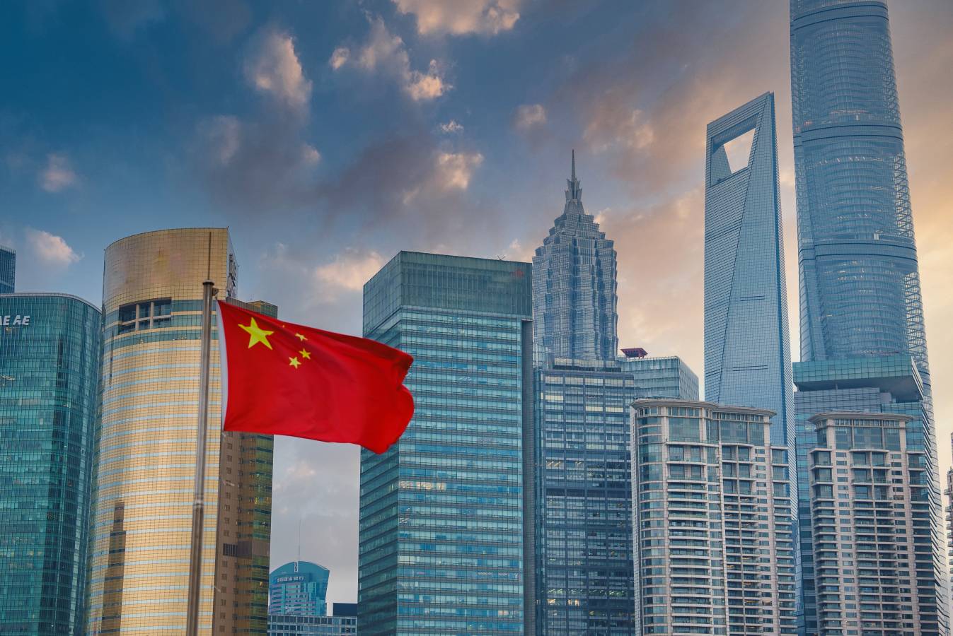 shanghai-skyline-with-shanghai-tower-chinese-flag-foreground.jpg
